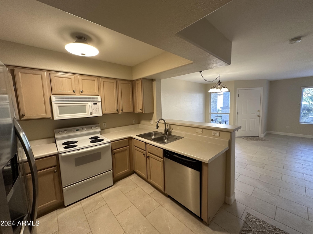 4805 E Kachina Trail - Photo 2