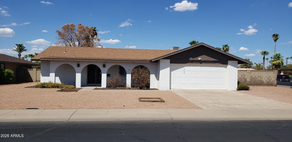 616 E Ellis Drive - Photo 0
