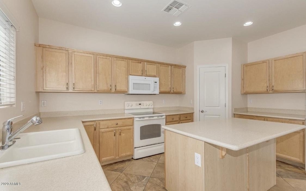22507 N 31st Avenue - Photo 9
