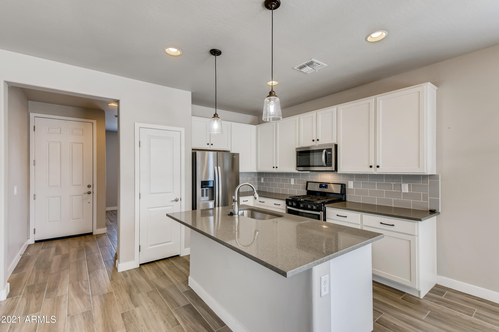 3721 E Cheery Lynn Road - Photo 6