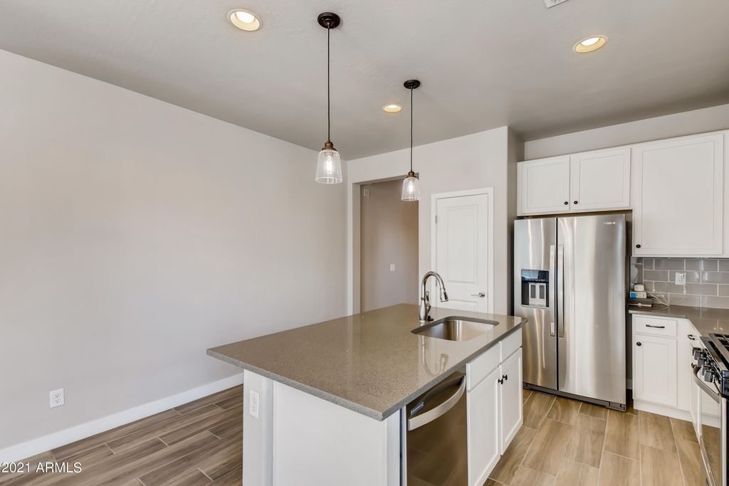 3721 E Cheery Lynn Road - Photo 7