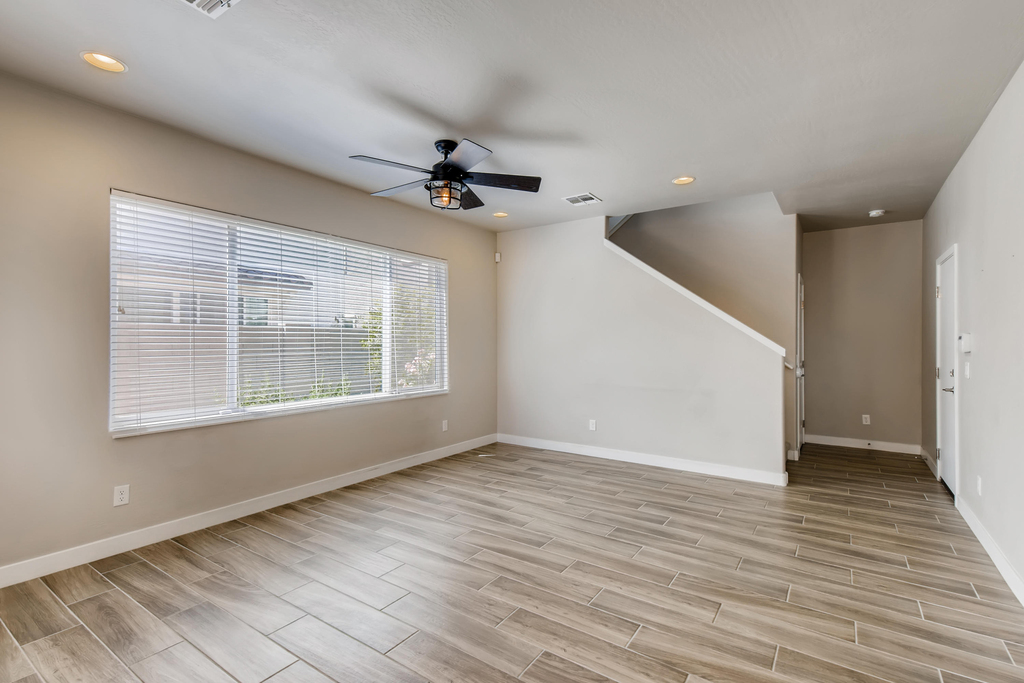 3721 E Cheery Lynn Road - Photo 3