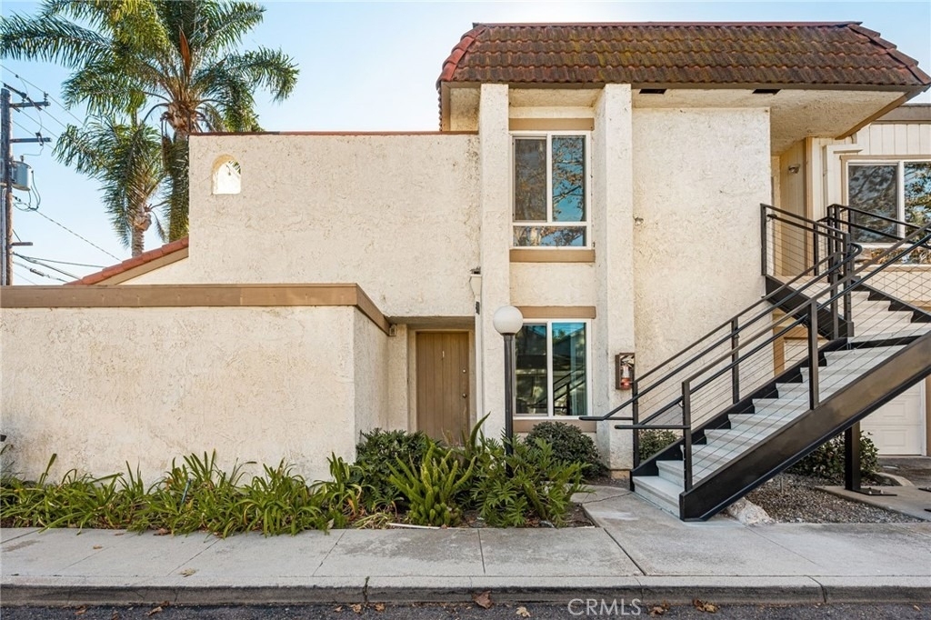 2565 Santa Ana Ave - Photo 2