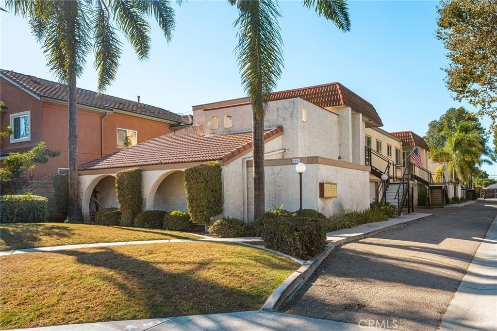 2565 Santa Ana Ave - Photo 1