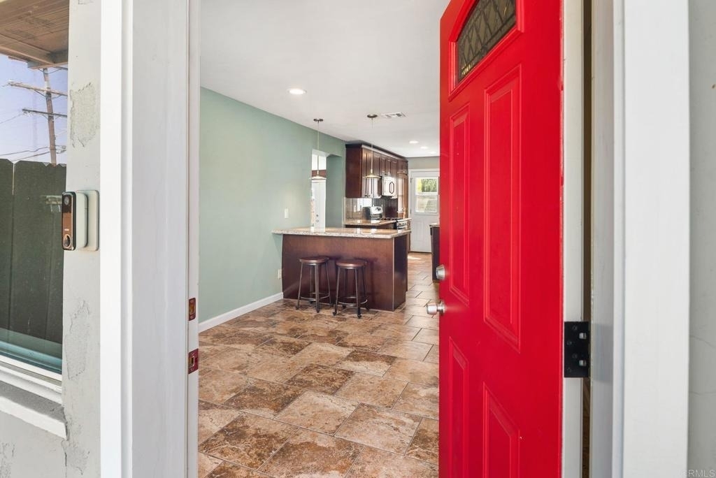 905 Grossmont Avenue - Photo 2