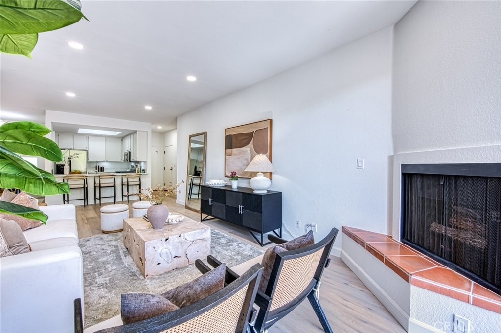 221 S Oak Knoll Avenue - Photo 8