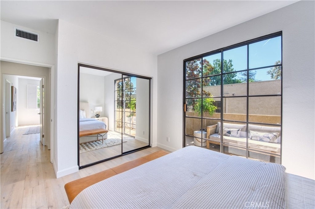 221 S Oak Knoll Avenue - Photo 21