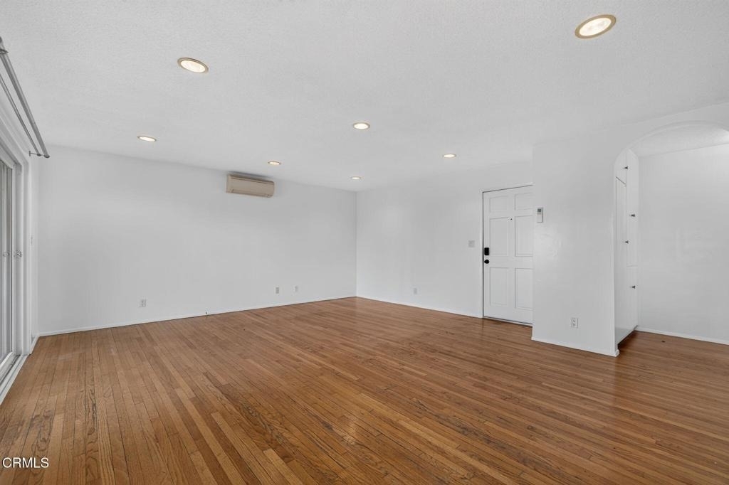 1751 Lucretia Avenue - Photo 4