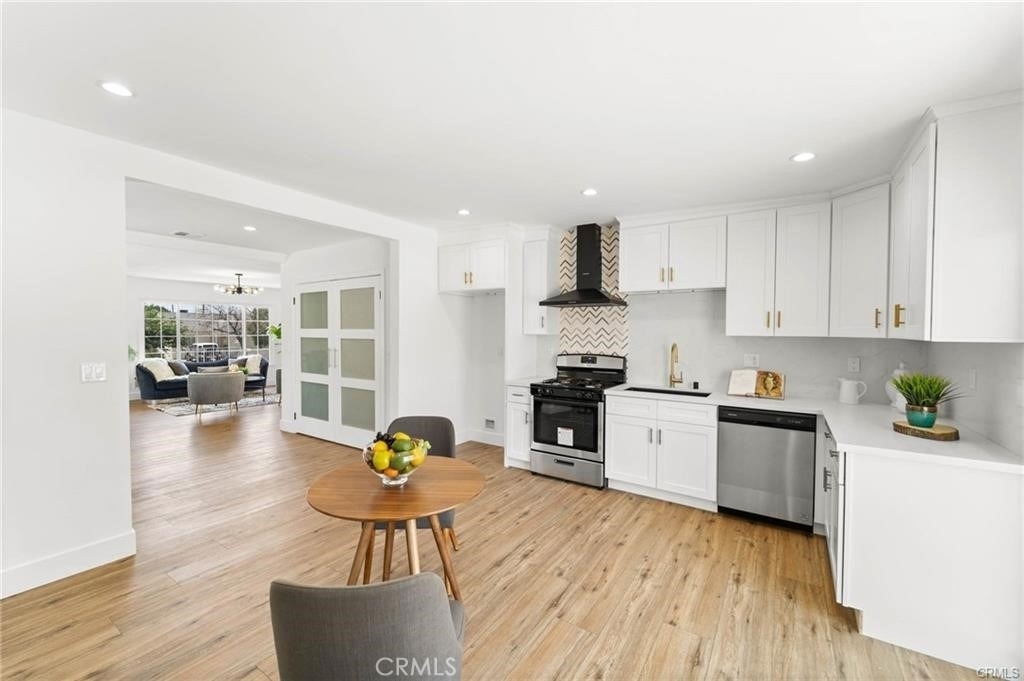 11445 Saticoy Street - Photo 5