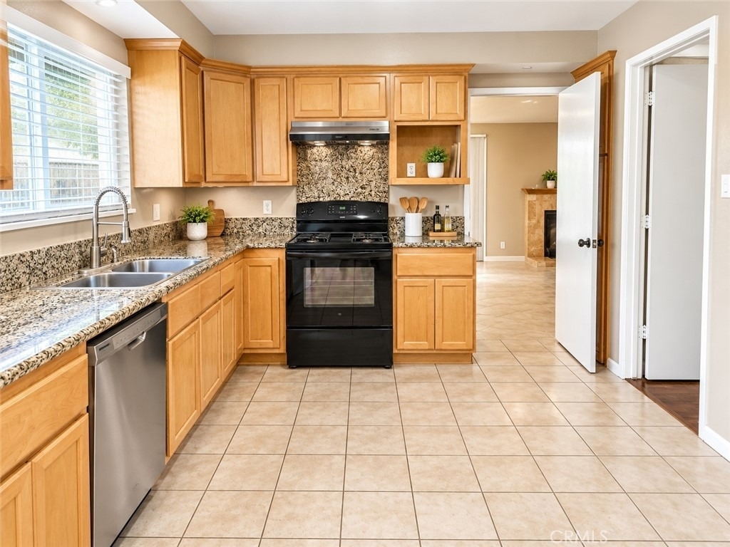 1260 Kenwood Street - Photo 2