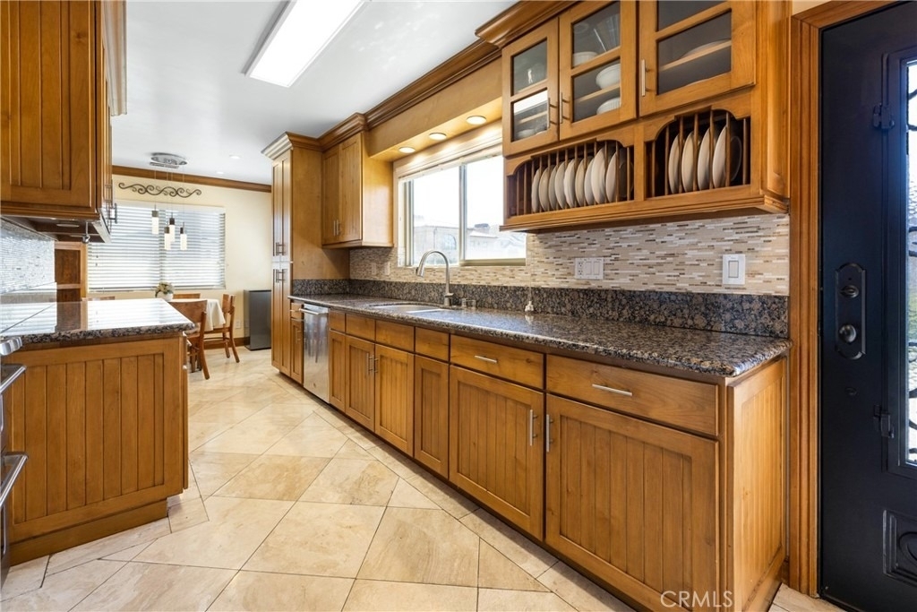 401 Holmwood Drive - Photo 4