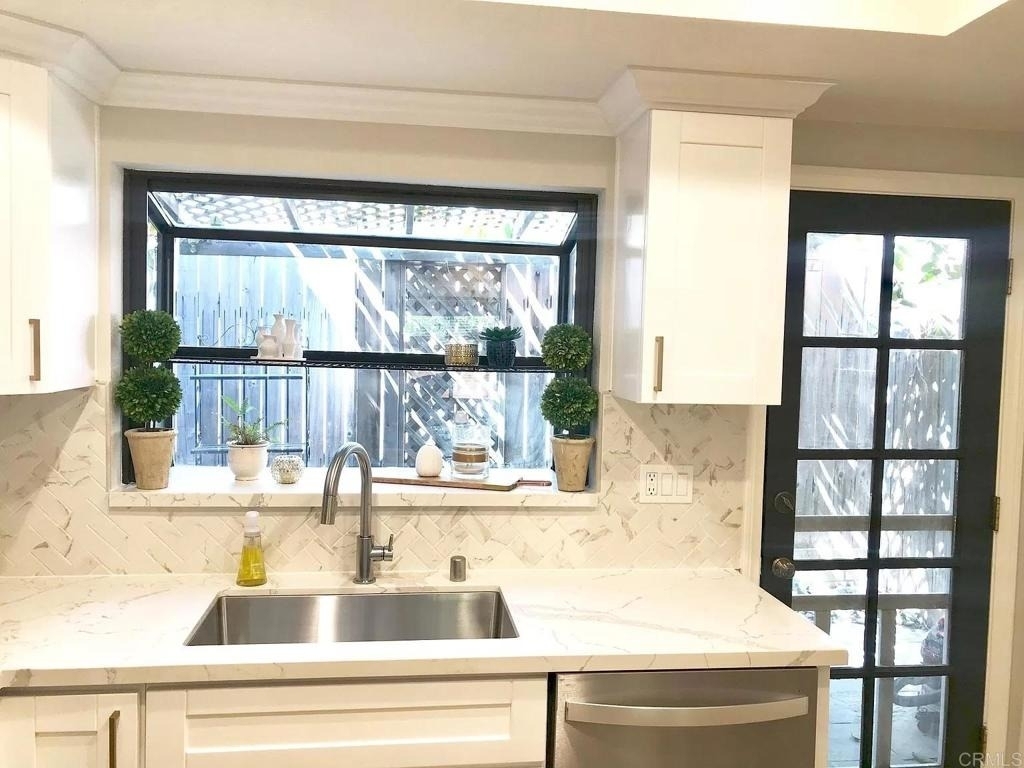 1411 Robinson Avenue - Photo 3