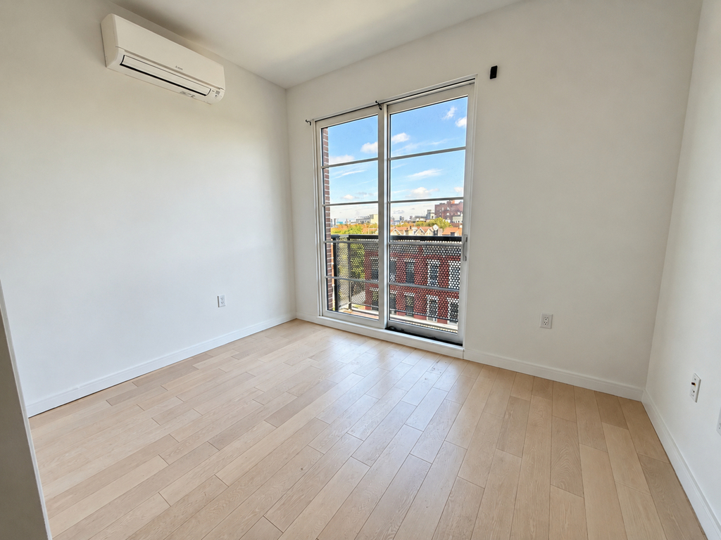980 Kent Avenue - Photo 4