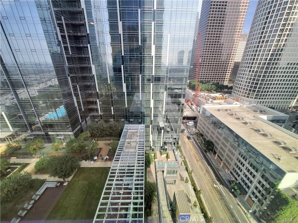 877 Francisco Street - Photo 6