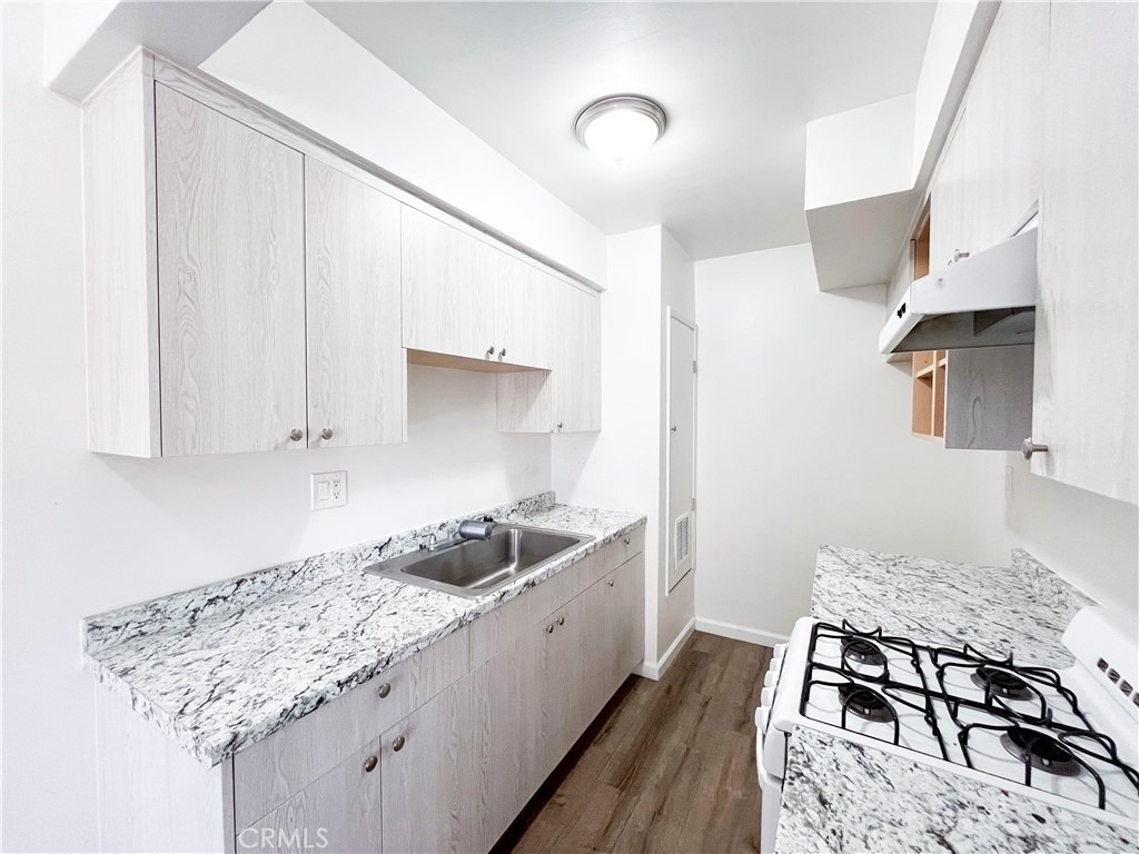 525 W Alpine St - Photo 2