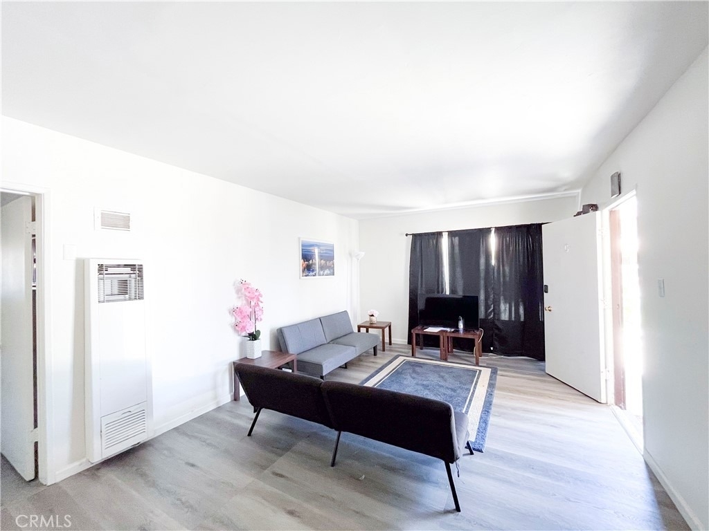 559 W Alpine St - Photo 2
