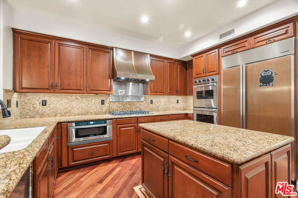 10445 Amberwood Lane - Photo 11