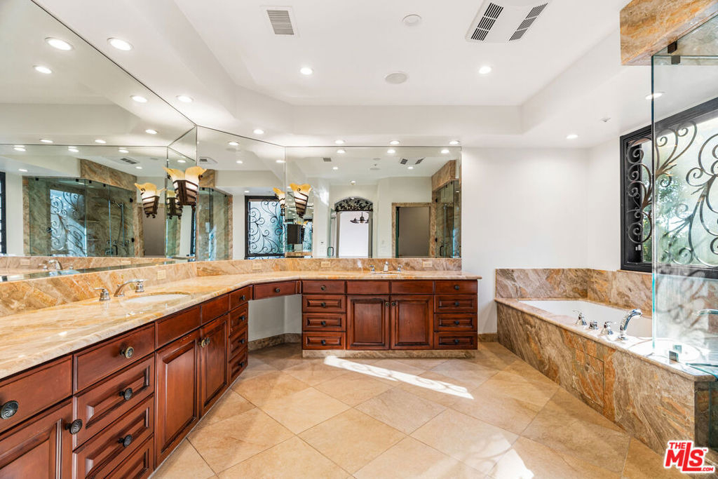 10445 Amberwood Lane - Photo 33