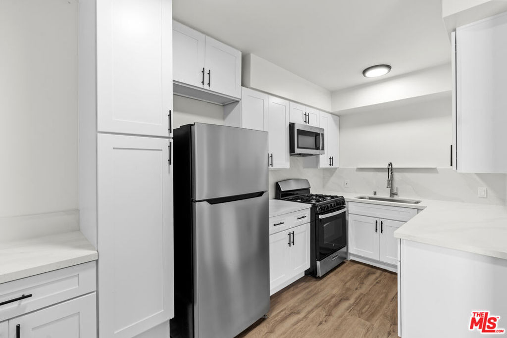 7825 W Manchester Avenue - Photo 7