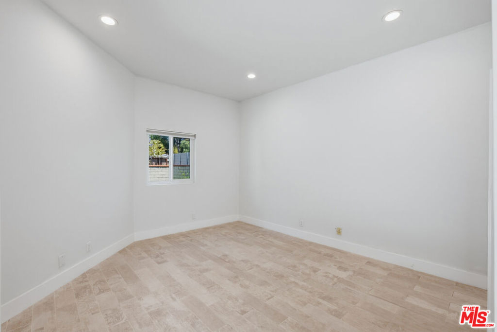 869 Warren Avenue - Photo 21