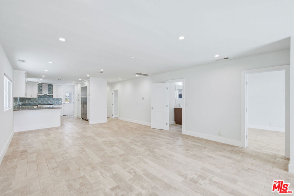 869 Warren Avenue - Photo 4