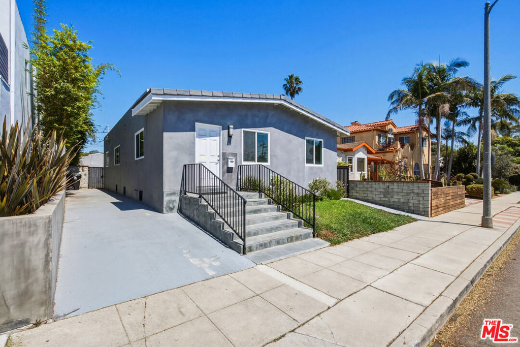869 Warren Avenue - Photo 2