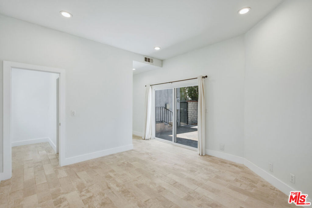 869 Warren Avenue - Photo 20