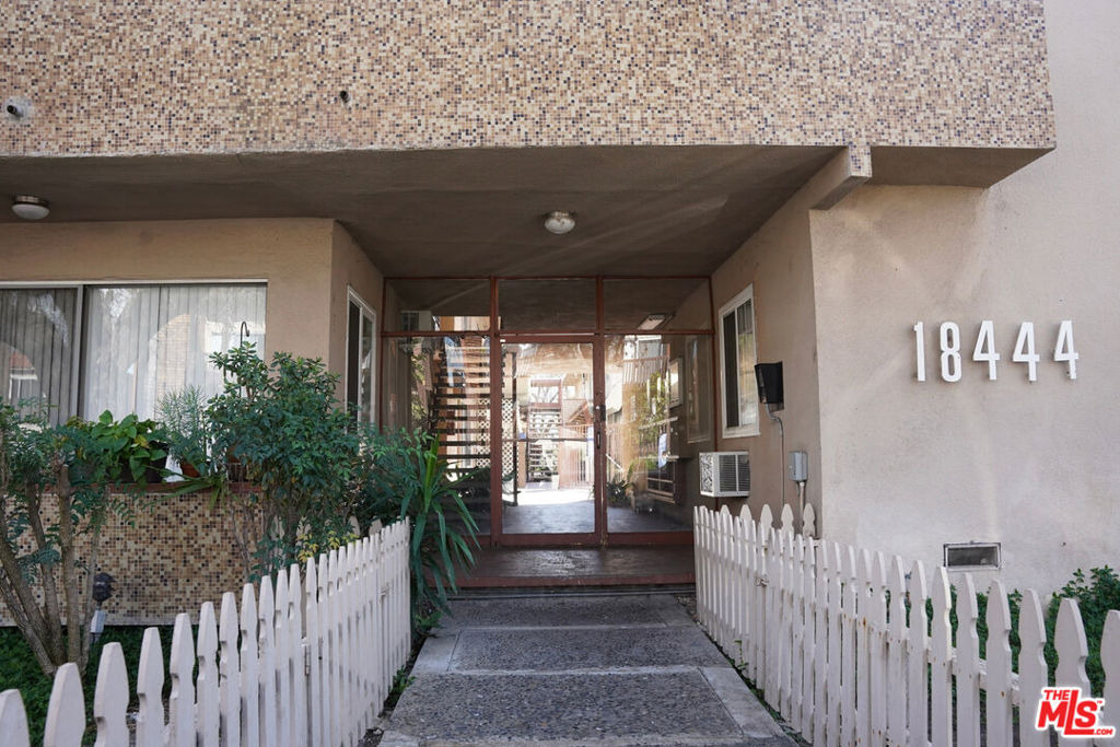 18444 Collins Street - Photo 12