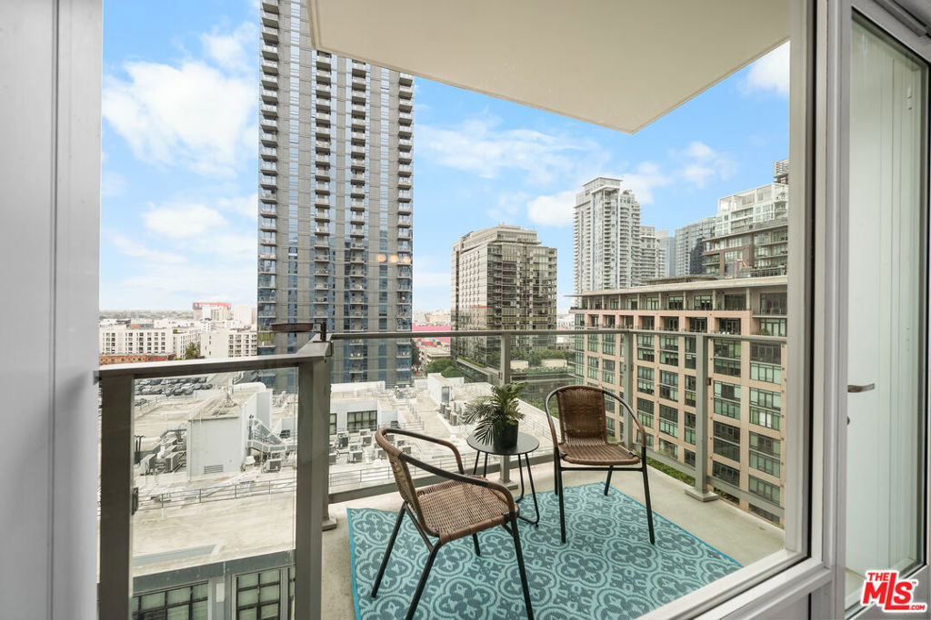 1050 S Grand Avenue - Photo 0