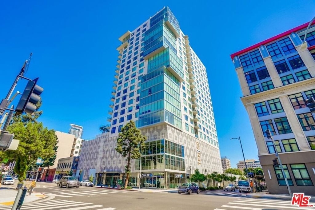 1050 S Grand Avenue - Photo 46