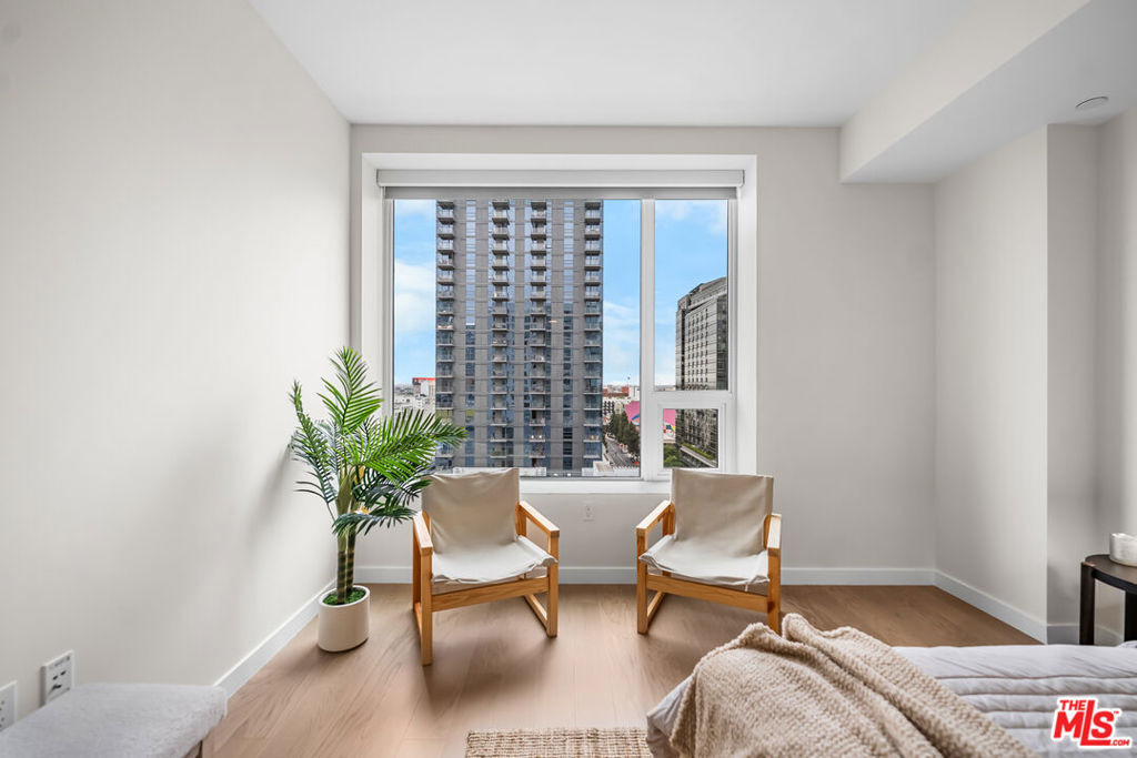 1050 S Grand Avenue - Photo 26