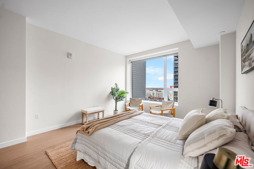 1050 S Grand Avenue - Photo 25