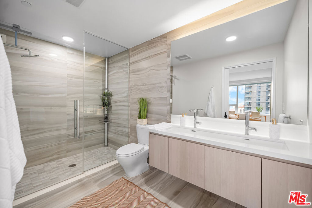 1050 S Grand Avenue - Photo 30