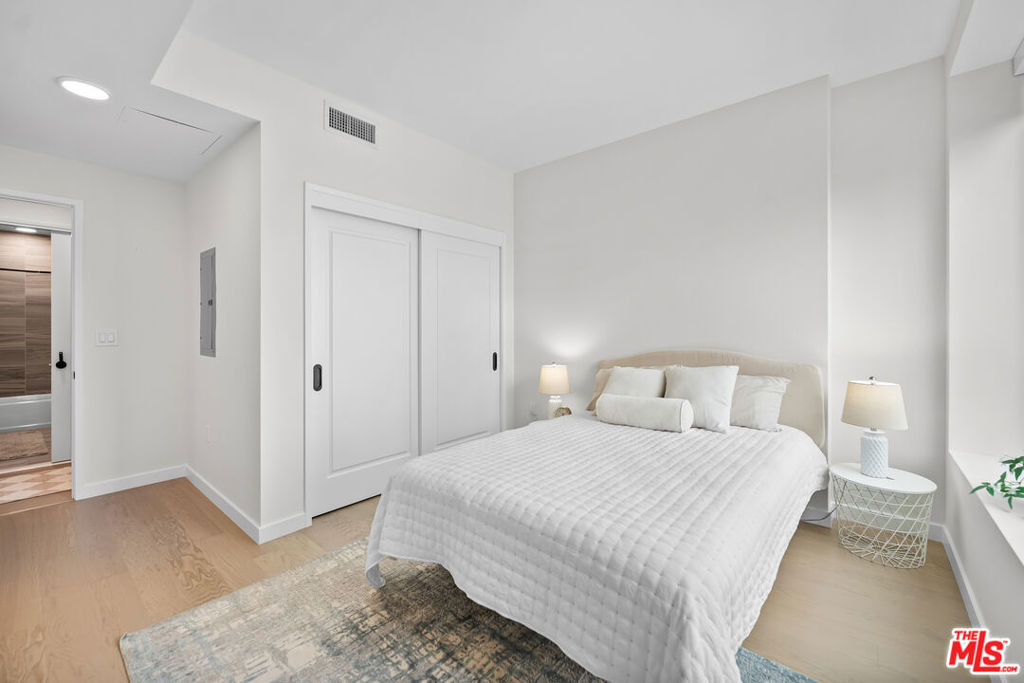 1050 S Grand Avenue - Photo 20
