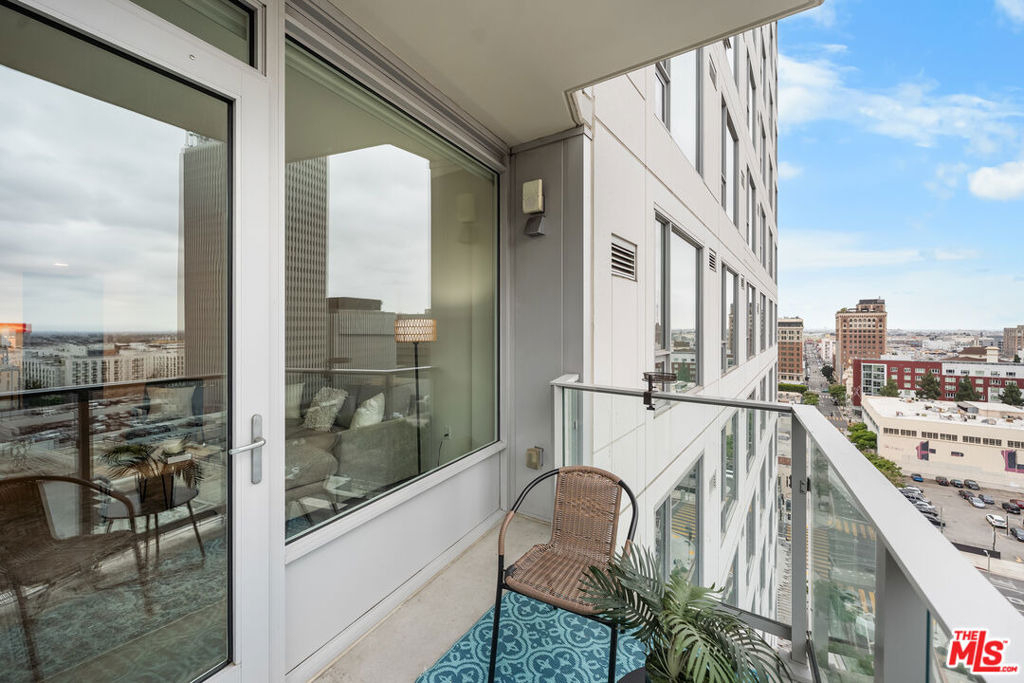 1050 S Grand Avenue - Photo 6