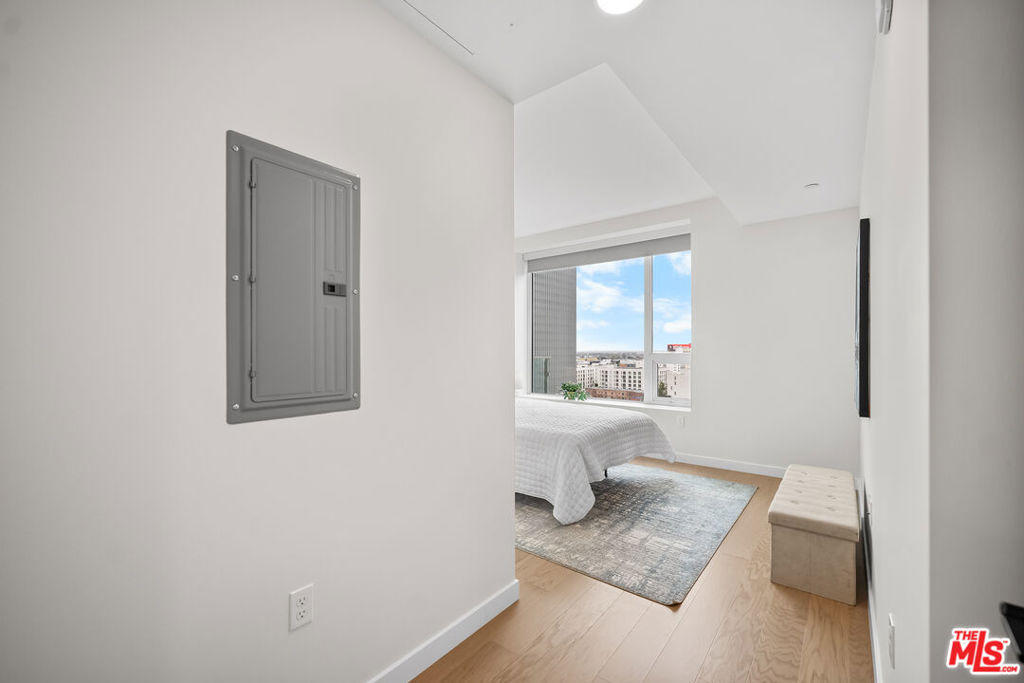 1050 S Grand Avenue - Photo 18