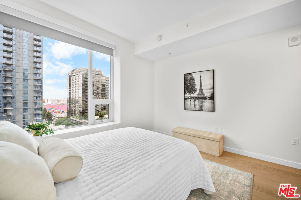 1050 S Grand Avenue - Photo 21