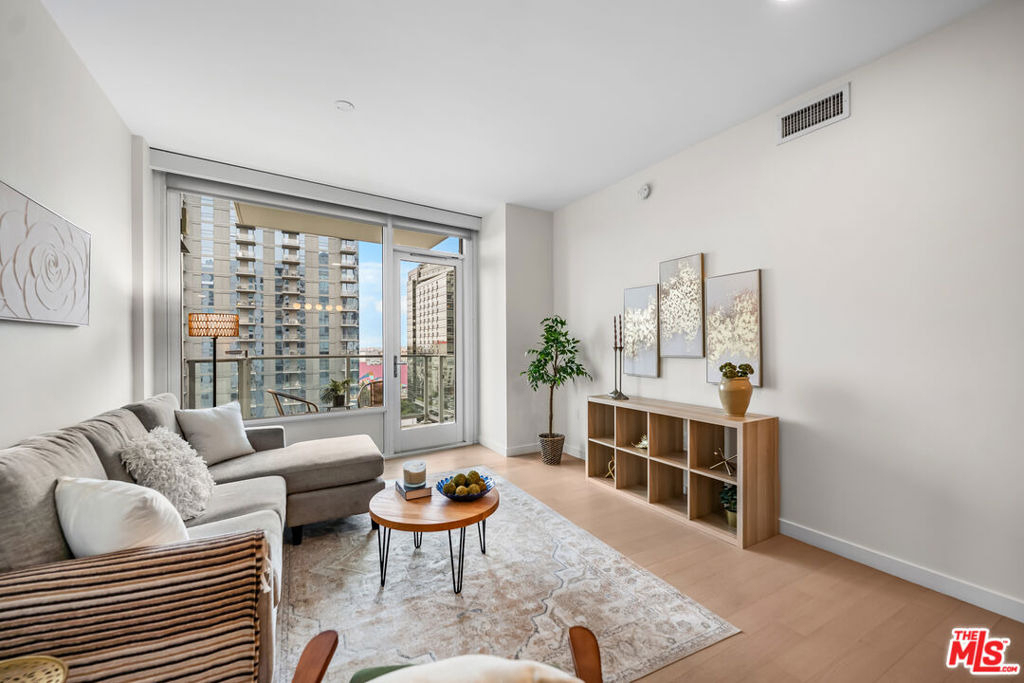 1050 S Grand Avenue - Photo 4