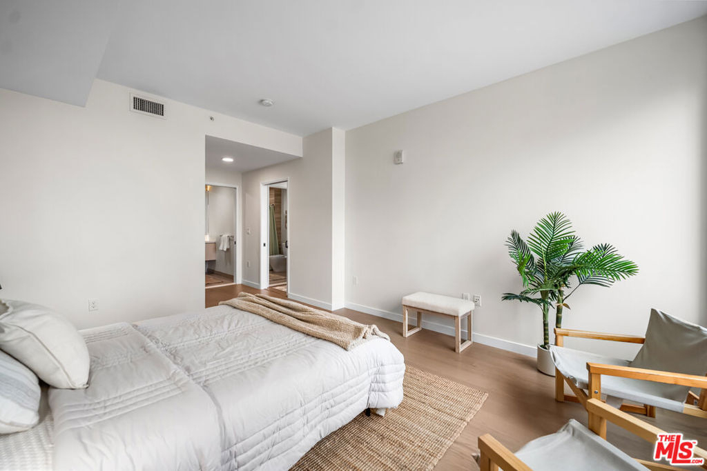 1050 S Grand Avenue - Photo 27