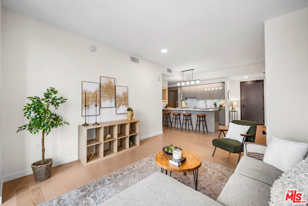 1050 S Grand Avenue - Photo 10