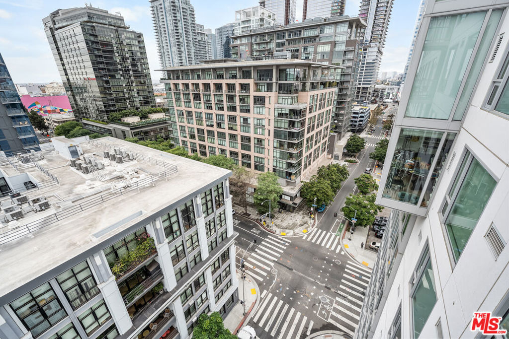 1050 S Grand Avenue - Photo 9
