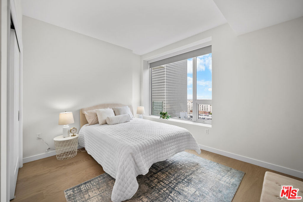 1050 S Grand Avenue - Photo 19