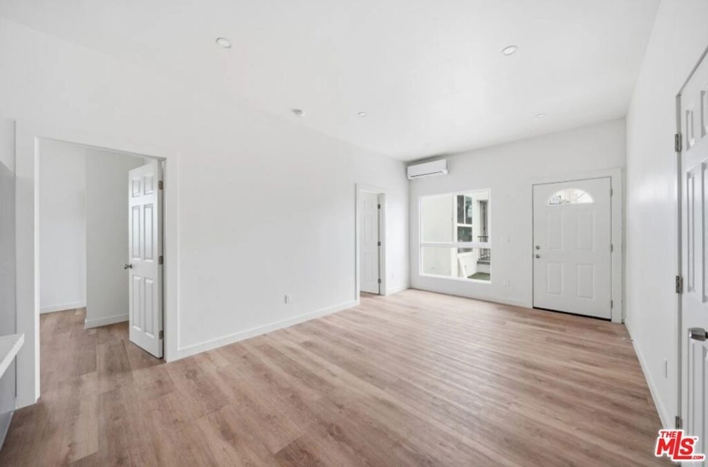 3026 W 12th Street - Photo 2