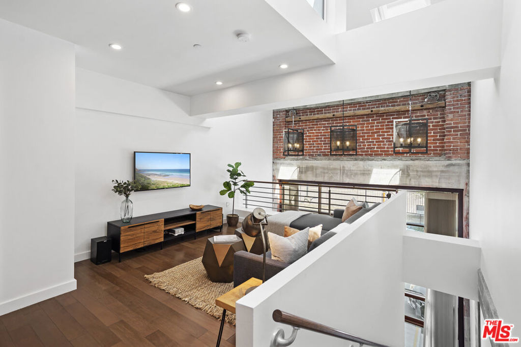 940 E 2nd Street - Photo 9