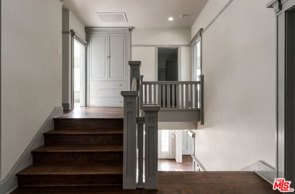 344 S Kingsley Drive - Photo 13