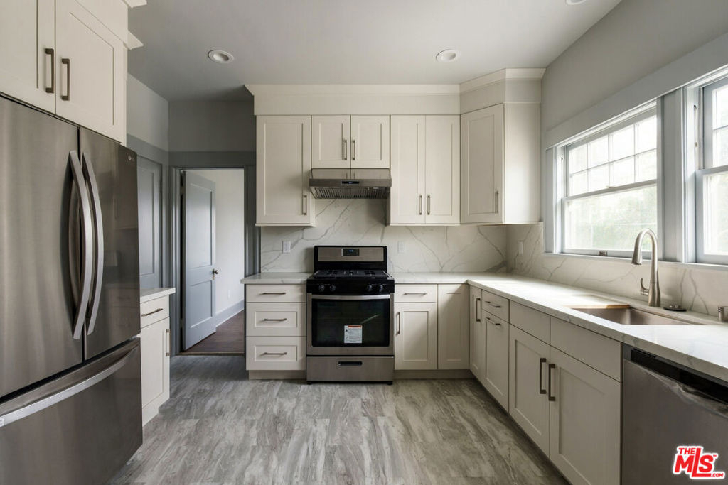 344 S Kingsley Drive - Photo 8