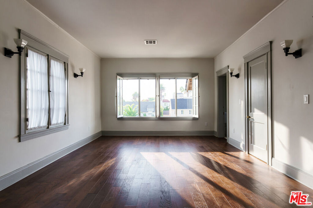 344 S Kingsley Drive - Photo 15