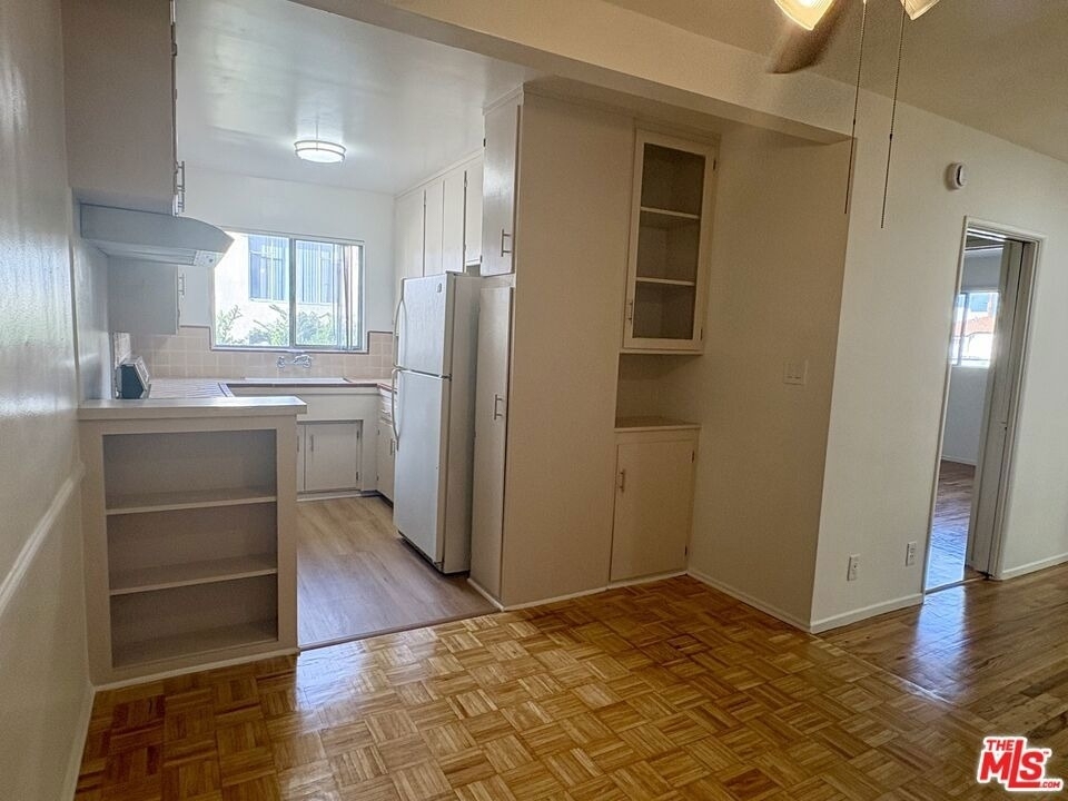 7704 Romaine Street - Photo 7