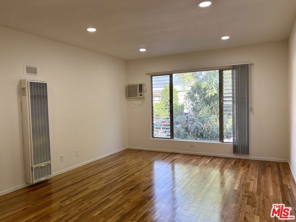 7704 Romaine Street - Photo 3