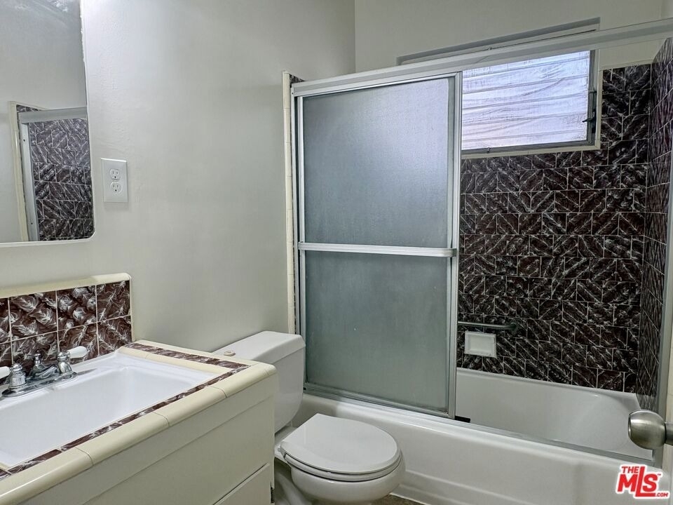 7704 Romaine Street - Photo 15